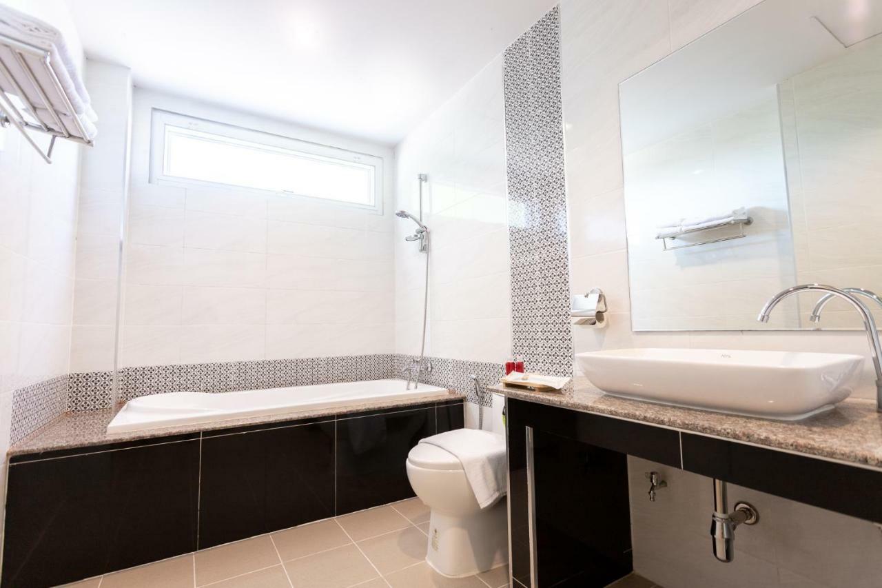 O2 Hotel Lopburi Ngoại thất bức ảnh